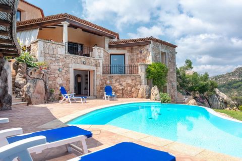This splendid semi-detached villa offers a beautiful view of the Pevero Bay with its emerald green hues. Characterized by the typical architectural style of the Costa Smeralda, the villa is enriched with fine materials such as granite, cotto, and che...