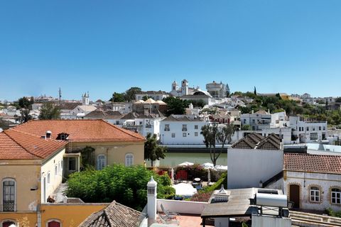 Located in Tavira. An old house in the heart of the city of Tavira, next to the Gilão River very close to the Roman Bridge and Largo da Alagoa, with land and with many characteristics that make this property a good investment for those who want to li...