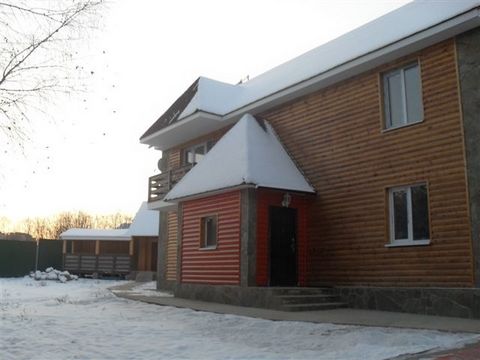 We offer to rent 2-level cottage with a total area of ​​250 sq.m. On the ground floor is a gorgeous room for banquets and weddings for 50 people, a cozy living room, pool, Jacuzzi, kitchen, sauna, swimming pool 18 square meters and a bathroom. On the...