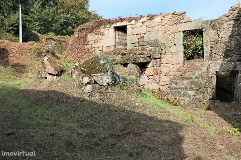 Property ID: ZMPT551036 Ruin T2 in Touvedo, consisting of ground floor and first floor with about 540 m2 of land. In a small place in the parish of Touvedo, close to the characteristic nature of the municipality of Ponte da Barca, and with beautiful ...