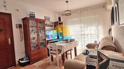 InmoUmbría offers for sale a charming apartment near the center and the beach. House built in 2.006 and has about 65m2 distributed in living room with window, kitchen with access to patio, bathroom and two bedrooms, one with wardrobe. A / C in the li...