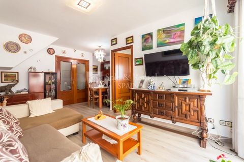 Beautiful town house completely renovated and in perfect condition The house dates back to 1900 and is a beautiful town house in a quiet area but a few meters walk from shops and the beach It is divided into 3 floors with the following distribution U...
