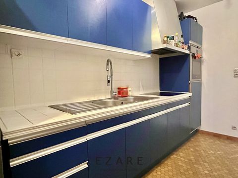 Charming apartment ideally located 10 minutes walk from the Place de la République, this apartment on the ground floor of a secure condominium, offers a peaceful living environment with private parking. This property consists of 2 bedrooms, one of wh...