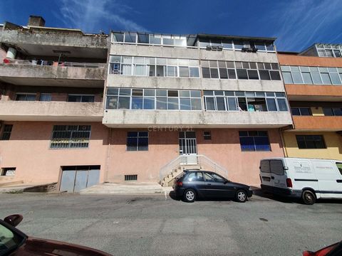 Excellent opportunity to purchase this T2+1 apartment with a total area of 134 square meters, located in Oliveira do Douro, Vila Nova de Gaia, in the Porto district. Located in a quiet residential area, the property is close to shopping points, servi...