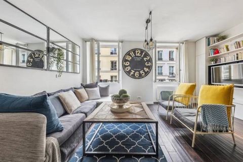 Paris 11th - Bastille / Charonne. On the third floor of a small condominium in a typical building on rue de Charonne, close to Place de la Bastille and the Marais district, we propose this 82.5 sq. m flat. This walk-through apartment in perfect condi...