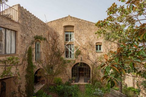 Step into the enchanting charm of 19th-century living with this exquisite townhouse nestled in the heart of a picturesque village in Alt Empordà. Entering the property, you will be greeted by a grand entrance adorned with period features, a testament...