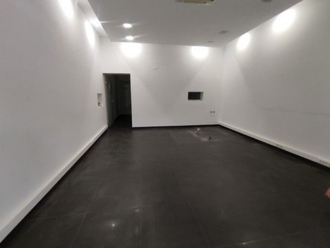 Shop in prime area of Lisbon, for rent, near Instituto Superior Técnico. Comprising a shop area, storage room and bathroom. Fully recovered as new. Air conditioning. Very well located with all transport accessible. Close to metro entrance. The inform...