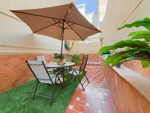 Cet appartement d'une chambre a été récemment rénové et est situé dans le quartier ouest du centre de Malaga, à environ 1 km de la gare María Zambrano et à seulement 10 km de l'aéroport de Malaga. C'est un emplacement idéal, car il est proche du cent...