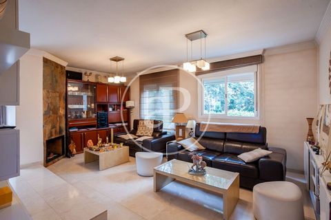 GALAPAGAR Haus möbliert von 201 m2 mit Terrasse Im Großraum von El Praderón, Galapagar. Die Immobilie hat 3 Zimmer, 2 Bäder, Einbauschränke, Waschküche, Garten und Heizung. Ref. VMO2306001 Features: - SwimmingPool - Terrace - Garden - Furnished