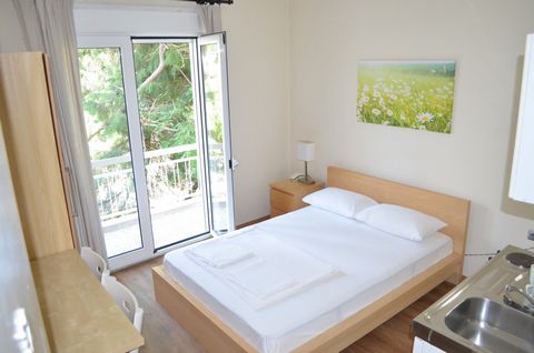 Cosy studios in a family-run hotel in sunny Kavala / Greece. All with bathroom-WC, air conditioning, heating, TV, automatic telephone, kitchenette,WIFI Internet and private balcony. Additional services: 24hour room service, breakfast, car parking, po...