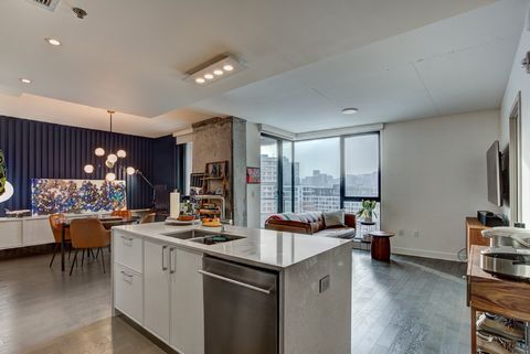 Right in the heart of Griffintown, this exquisite condo showcases impeccable design and premium materials. Boasting one bedroom, one bathroom, a private balcony, indoor parking, and a storage space, the residence offers unparalleled luxury and breath...