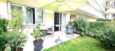 A very pretty garden for this large studio (on the ground floor) of 32.61 m2, in a very well maintained residence benefiting from a caretaker, large bicycle room, elevator, parking and cellar. This one, completely renovated, offers you a beautiful ki...