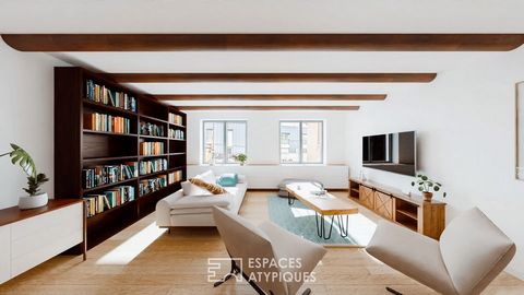 Located in a cul-de-sac in the heart of the 2nd arrondissement of Marseille, on the 2nd floor of a small condominium, this duplex loft has a surface area of 188m2. The wide wooden beams and vaulted ceilings convey to this living space resulting from ...