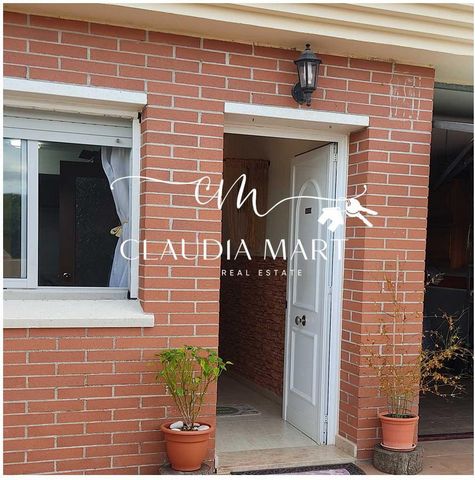 Live quietly in the middle of nature 10 minutes by car from the most beautiful beach of the Costa Dorada of Torredembarra. This townhouse breathes peace and offers all the comforts of spacious spaces full of sunlight and above all qualities of constr...