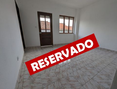 2 bedroom house measuring 106.8m2 ready to move into, with 2 bathrooms and pleasant views of the mountains. The house has 3 floors (35.6m2 per floor), with the ground floor comprising a kitchen, a bedroom, a completely renovated bathroom and a storag...
