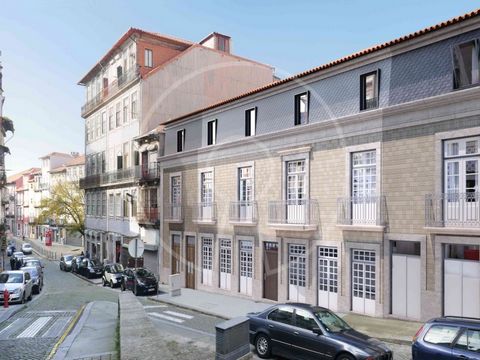 Ausgezeichnete 1-Zimmer-Wohnung, neu, mit Balkon, im Stadtzentrum von Porto. Diese Wohnung wurde nach dem 'Lockoff'-Konzept entworfen, was bedeutet, dass in Wirklichkeit jede Einheit aus 2 Wohnungen besteht, die autonom sein können oder auch nicht. D...