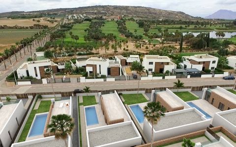 Villa à La Finca Golf, Algorfa, Alicante Le projet est composé de 11 villas indépendantes orientées plein sud et de deux modèles différents disponibles : Liège et Louvain. Maisons avec 3 chambres, 2 salles de bains, piscine privée de 8x3m, domotique,...