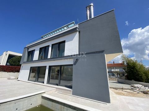 ISTRIA, ROVINJ - detached exclusive villa - new building with swimming pool! OPPORTUNITY!! The detached exclusive villa consists of three above-ground floors and a basement with a total usable net living area of 394 m2 + a garden area of 376 m2 where...