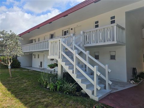 Welcome to this charming opportunity in Deerfield Beach. Apartment 2/2. Prime location offers seamless access to shopping, dining, and entertainment. Nearby pristine beaches beckon for relaxation. Community amenities include a pool, clubhouses, and l...