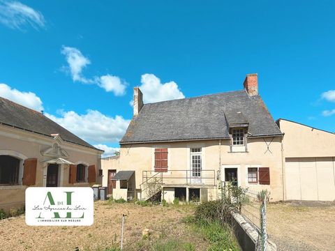 Les Agences du Loir offers you this beautiful old house to renovate, nestled in the heart of a peaceful commune of Noyant-Villages, only 10 minutes from Baugé and Noyant-Villages. This property offers remarkable potential. On the ground floor, you wi...