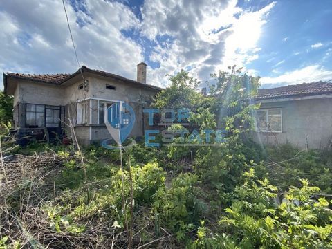 Top Estate Real Estate biedt u een bakstenen huis met een waterput in Plovdiv. Gorna Oryahovitsa, regio Veliko Tarnovo. De woning is gelegen aan een geasfalteerde straat, dicht bij een winkel in de wijk Dragalevtsi. Kaltinets. De aangeboden woning is...