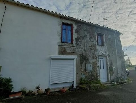 85570 L'Hermenault. Located in a quiet location but close to the center of the village, this property with works is ideal for a first acquisition or for a rental. It is composed of a kitchen, bathroom, toilet, living room. Upstairs 4 bedrooms in a ro...