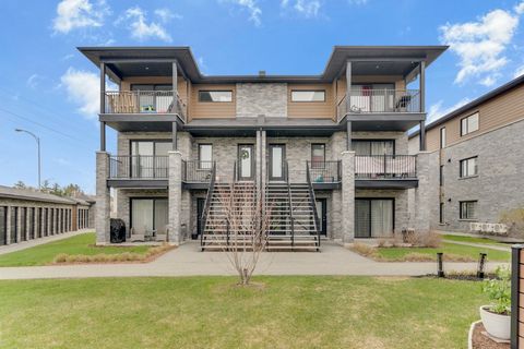 PRICE FOR QUICK SALE!! DON'T MISS THIS CHANCE!!! Superb high-end triplex 2 minutes from Gatineau hospital. Construction 2017. 2 x 2 bedrooms above ground, fully rented. 3 Air Conditioning. Very clean and stable tenants! Outdoor storage. Ratio of 17.3...