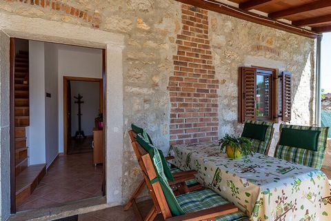Pas gerenoveerd, charmant stenen huis Graziella met grote privétuin en veranda in het centrum van Funtana aan zee Prachtige stranden op loopafstand