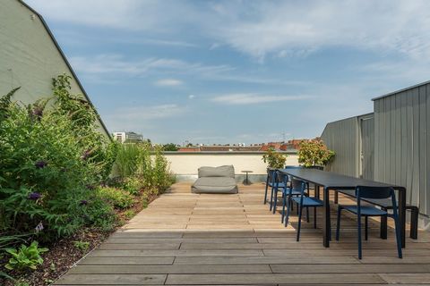 This modern 4 room apartment (190sqm) welcomes you in the heart of Berlin. Located in the Berlin-Wedding sub-district, which belongs to the Berlin-Mitte district, both City-West and the center of Berlin can be easily reached. The apartment can accomm...