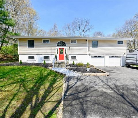 ONE OF A KIND IN PUTNAM COUNTY!! SEEING IS BELIEVING!! BOOK AN APPOINTMENT TODAY!! IT WON'T LAST!! Venture outside to your own private paradise, a 1.35-acre haven of tranquility with a perfectly leveled/sloping yard, an inviting inground pool, and an...