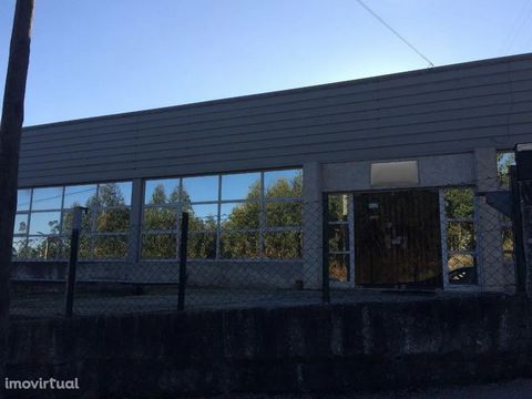 Property not available for visitors! Joint sale with reference 924 with the value of 192,745 euros. The warehouse is located in a mixed area, 150 m from the center of Lustosa, consisting of five offices, three bathrooms, two meeting rooms in the soci...