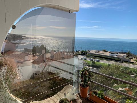 I live in this condominium. This spacious 4 bedroom apartment in São Pedro do Estoril stands out for its generous size and comfort. Situated in a condominium that offers a wide range of amenities, including a garden, swimming pool and an exclusive ca...