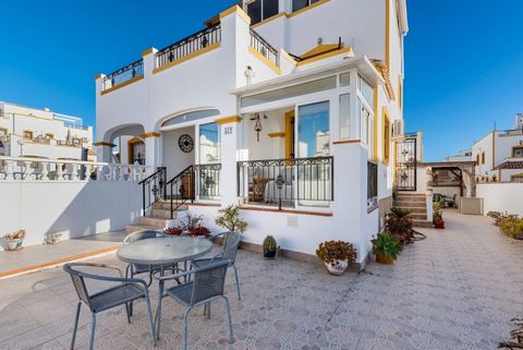 We are delighted to bring you one of the only two semi detached quads in vistabella!!! Benefiting from a double plot as there are no houses at the back, and an east, west orientation to get the morning and evening sun. This property has a large garde...