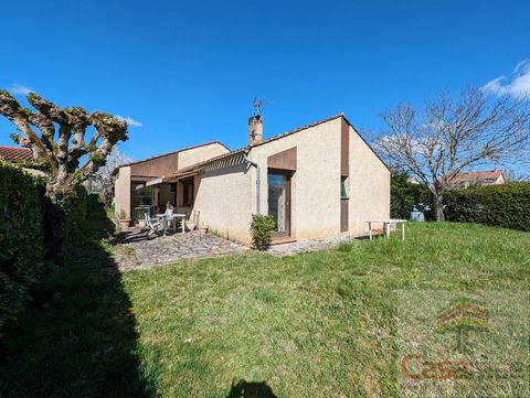 sell, Pretty house designed by an architect from the early 1980s, in a very sought-after area in Pradines, not far from shops. Not overlooked 5 minutes from Cahors, 20 minutes from motorway access, 40 minutes from Saint Cyr Lappopie This single-store...