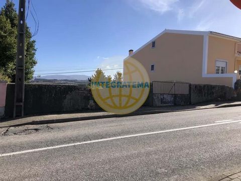 Located in Bombarral. Land for construction with 1320m2, located on the national road from Bombarral to Lourinhã, in the heart of Vale Covo. With the possibility of building a villa or small condominium, with prior approval from the City Council of B...