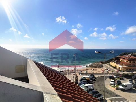 Triplex T3 apartment with stunning sea views on Areia Branca Beach. Good areas, spacious living room, 2 bathrooms, a bedroom with balcony and on the second floor we have an excellent terrace with sea views. On floor 0 we find a living room with air c...