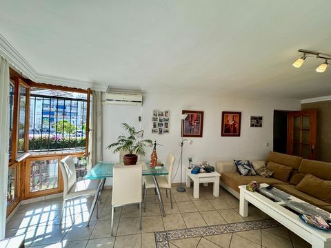 Refurbished 3 bedroom flat in Avenida de Mijas, Fuengirola. It stands out for its modern design, spacious wardrobes, elegant bathroom with shower, large living room and independent kitchen with all appliances. It offers air conditioning and access to...