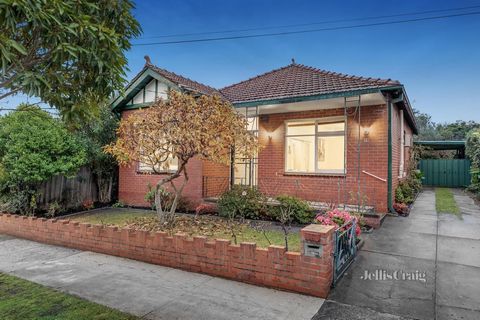 An elegant Edwardian façade (no heritage overlay) and substantial rear gardens make this timeless residence an ideal option for families seeking immediate enjoyment and future scope on 618 sqm (approx). Beautifully presented throughout with a warm an...