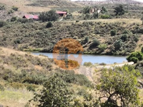 Terreno rústico con 18370 m2 - Cerca de Botelhas en Castro Marim - Algarve. Terreno con Pozo. Cerca de la presa de Caroucha. Vista Algo y vistas de la Serra Algarvia. Terreno con partes planas. En una zona tranquila y pacífica. Vista abierta de la Se...