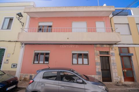 DON'T MISS THIS GREAT OPPORTUNITY! FABULOUS RENOVATED T4 HOUSE, WITH 3 FLOORS, BACKYARD, TERRACE, LARGE BALCONIES, THREE BATHROOMS AND TWO PANTRY ROOMS VERY WELL LOCATED CLOSE TO ALL AMENITIES AND SERVICES AND MINUTES FROM THE FAMOUS ALGARVE BEACHES!...