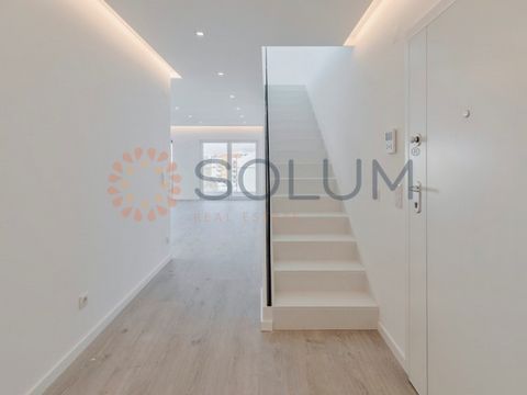 Newly-bult T3+1 duplex , in Montijo, with two balconies and a terrace. On floor 0 we find a large living room with 43m2 that connects to the kitchen through frosted glass sliding doors. Very bright, the living room has a generous balcony that surroun...