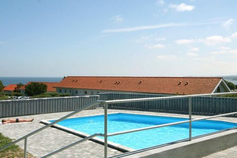 Apartamento de vacaciones de 28 m & # 178; ubicado en Sandkås con vistas panorámicas al mar. Gran piscina comunitaria al aire libre, abierta del 15 de junio al 1 de septiembre de 2009. Decorado en estilo escandinavo ligero y moderno. El apartamento t...