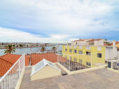 DH Portimão presents, Totally renovated building, consisting of three floors, near the riverside area of Portimão. On the ground floor there is an apartment composed of: - Living room with window and air conditioning; - Kitchen equipped with new appl...