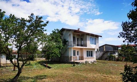 SUPRIMMO agency: ... We present for sale a two-storey house in the village of Bojurets, 3 km from the resort town of Kavarna. The area is picturesque, the area remains one of the last quiet coastal corners, with beautiful white rocks and dark blue se...
