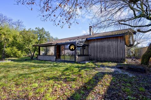 PRIX NEGOCIABLE, FAIRE OFFRE. LA CLE DU PATRIMOINE vous propose cette charmante maison de plain pied de 126 m2 entièrement rénovée. Située sur la commune de Lanton à Blagon, aux portes du Bassin et de l'océan, c'est un choix idéal pour un cadre de vi...