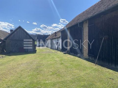 This former farmhouse is located in idyllic southern Burgenland with six outbuildings, which offer plenty of space. In addition to the residential building, a total of approx. 550 m² of usable space is available, which can be used as a parking space ...