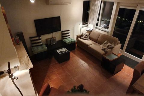 MAISON 2 -(4) P. Est une maison de vacances plus luxueuse, directement sur la rivière avec une vue panoramique + Airco + sauna infrarouge. https://youtu.be/APUELScbK3U