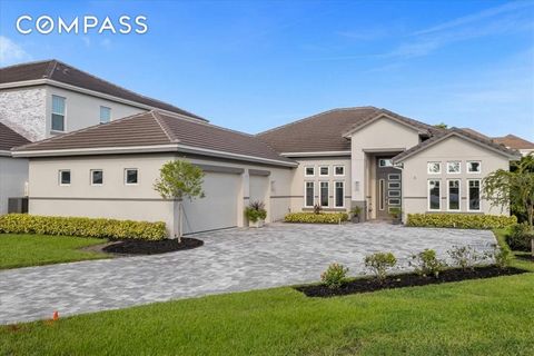 Добро пожаловать в Modern Luxury по адресу 2217 Lake Sylvan Oaks, Sanford, FL 32771! Не пошевелите пальцем и сразу окунитесь в современную элегантность с этим домом, построенным в 2020 году, по индивидуальному плану Crystal, который переопределяет ро...