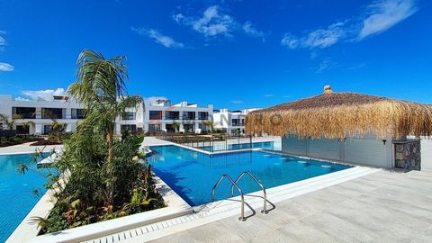 Die Wohnung bietet einen unmittelbaren Blick auf das Meer. Der Strand kann von der Wohnung aus schnell erreicht werden. Die Entfernung zum Strand beträgt ca. 100 m. Der nächstgelegene Flughafen ist ca. 40 km entfernt. Die Wohnung verfügt über 32 m². ...