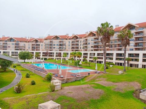 Located in one of the best condominiums in the center of Cascais, within walking distance of all amenities, the beach and the historical center, this apartment features: - A large living room with a dinning area facing west leading to a large terrace...